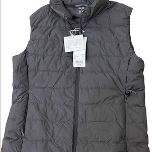 NWT UNIQLO GRAY QUILTED VEST  SIZE S!!!!
